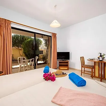 Hotel Tavros 3*