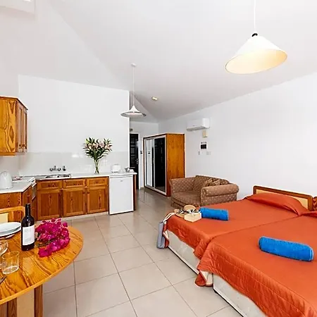 Hotel Tavros 3*