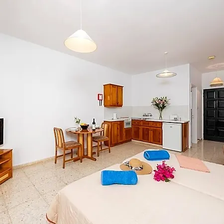 Tavros Hotel Polis